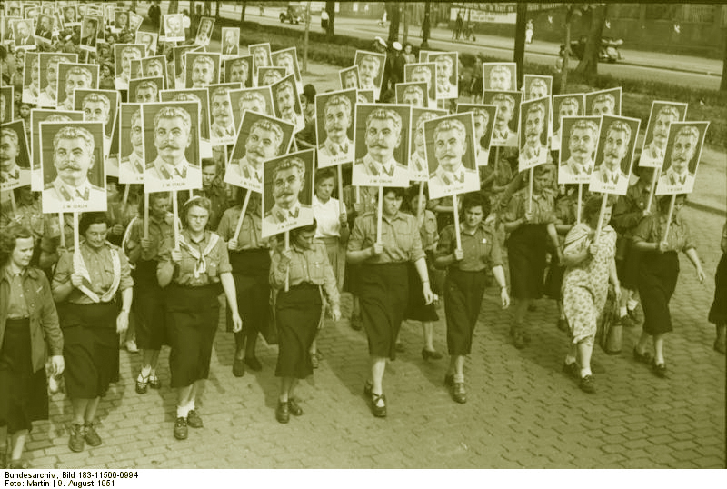 Berlino, 1951: questo tipo di manifestazioni, che nell'estate del 1953 sembravano un triste ricordo, ritornarono rapidamente ad essere una costante