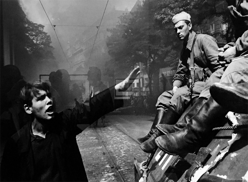 Praga 1968 (foto di Josef Koudelka)
